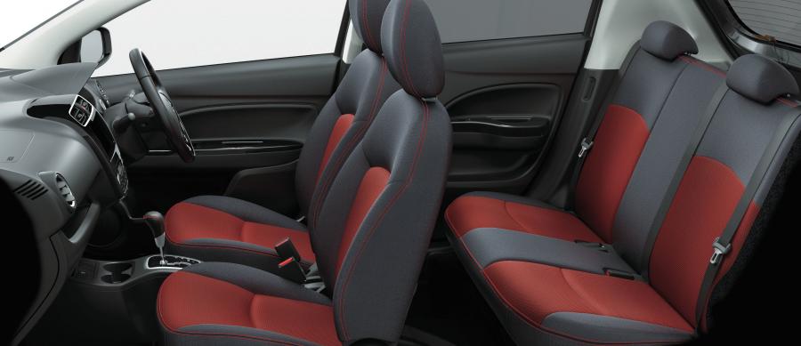 Интерьер Mitsubishi Mirage Black Edition 2018 года  (JP) (фото 8 из 10)